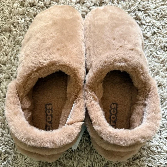 CROCS Classic Unfurgettable Fuzzy Cozy Clog Tan NEW w Tag Women’s Sz 9 Mens Sz 7 - Picture 7 of 10